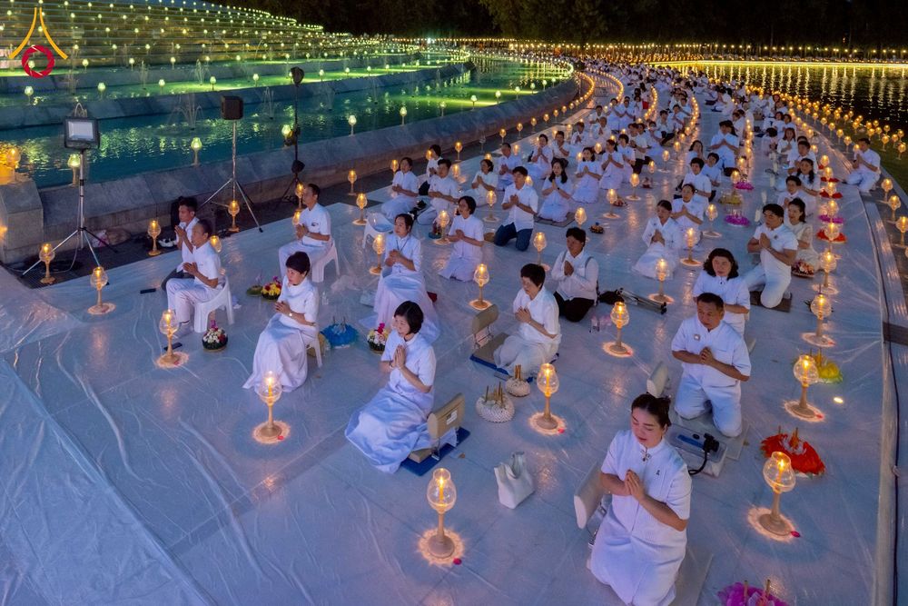 ภาพ No.266300:วันพุธที่ 5 พฤศจิกายน พ.ศ. 2568 (วันพระ ขึ้น 15 ค่ำ เดือน 12) พิธีลอยกระทงธรรม  ณ สระมหาเศรษฐีทะเลบุญ มหาวิหารพระมงคลเทพมุนี วัดพระธรรมกาย จ.ปทุมธานี