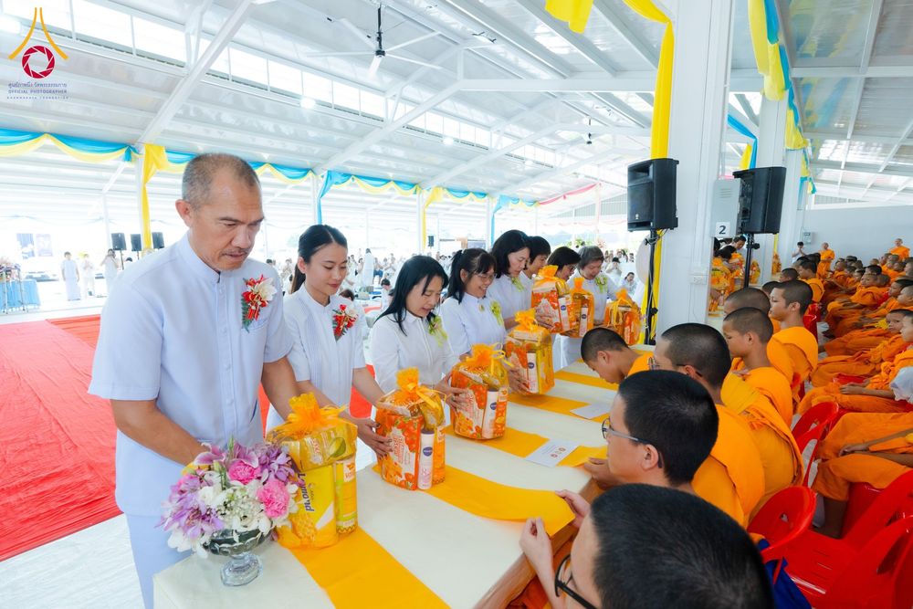 ภาพ No.174026:พิธีทอดกฐิน ศูนย์เบญจธรรม จ.ปทุมธานี ในโครงการกฐินสามัคคีทั่วไทย 30,000 วัด บูชาธรรม 80 ปี หลวงพ่อธัมมชโย โดยคณะศิษยานุศิษย์วัดพระธรรมกาย วันที่ 11 พฤศจิกายน พ.ศ. 2567