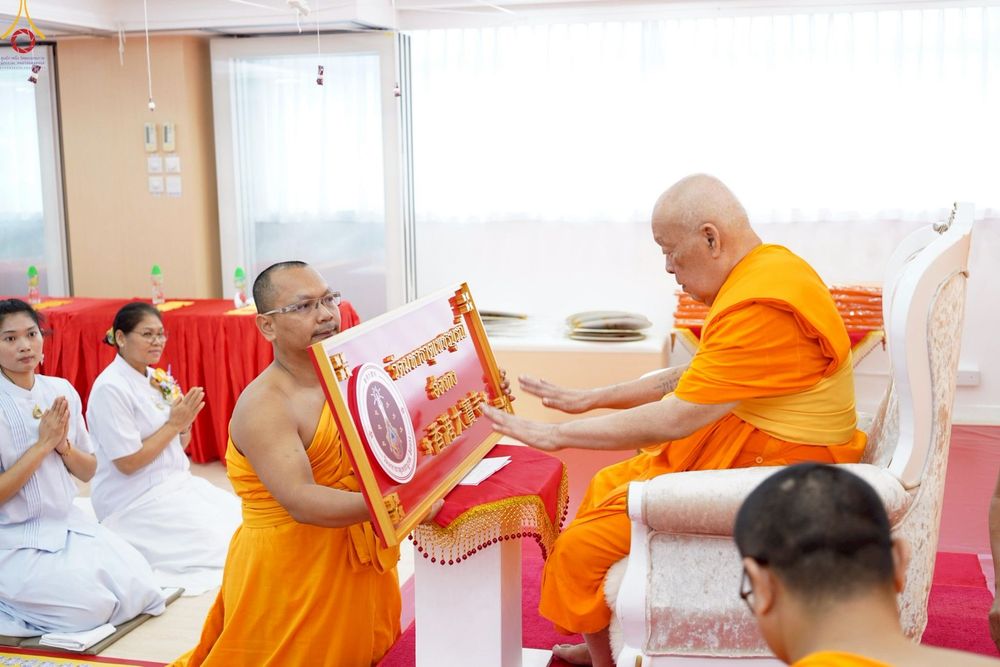 ภาพ No.233683:วันอาทิตย์ที่ 6 กรกฎาคม พ.ศ.2568 พิธีสมโภช 15 ปี วัดพระธรรมกายเกาลูน และพิธีมุทิตาสักการะเปรียญธรรม 9 ประโยค ณ วัดพระธรรมกายเกาลูน เขตปกครองพิเศษฮ่องกง สาธารณรัฐประชาชนจีน
