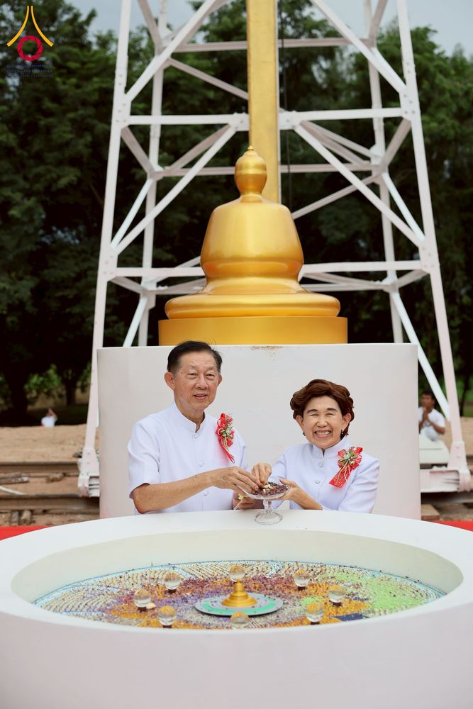 ภาพ No.261886:วันที่ 14 ตุลาคม พ.ศ. 2568 พิธีกลั่นแผ่นดิน โปรยทรายตอกเสาเข็มมหามงคลต้นแรก  สร้างองค์พระเจดีย์และจุดประทีปถวายเป็นพุทธบูชา ณ ศูนย์ปฏิบัติธรรมชัยนาท ต.ธรรมามูล อ.ชัยนาท จ.ชัยนาท