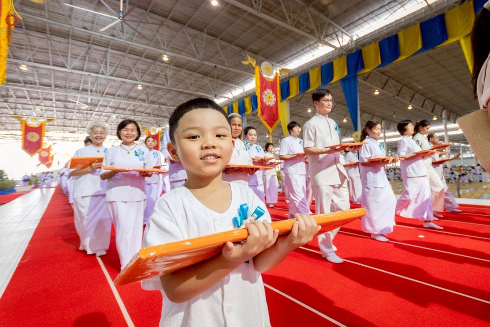 ภาพ No.277483:วันอาทิตย์ต้นเดือนที่ 7 ธันวาคม พ.ศ.2568 พิธีทอดผ้าป่าต้นสมบัติจักรพรรดิ ณ สภาธรรมกายสากล วัดพระธรรมกาย