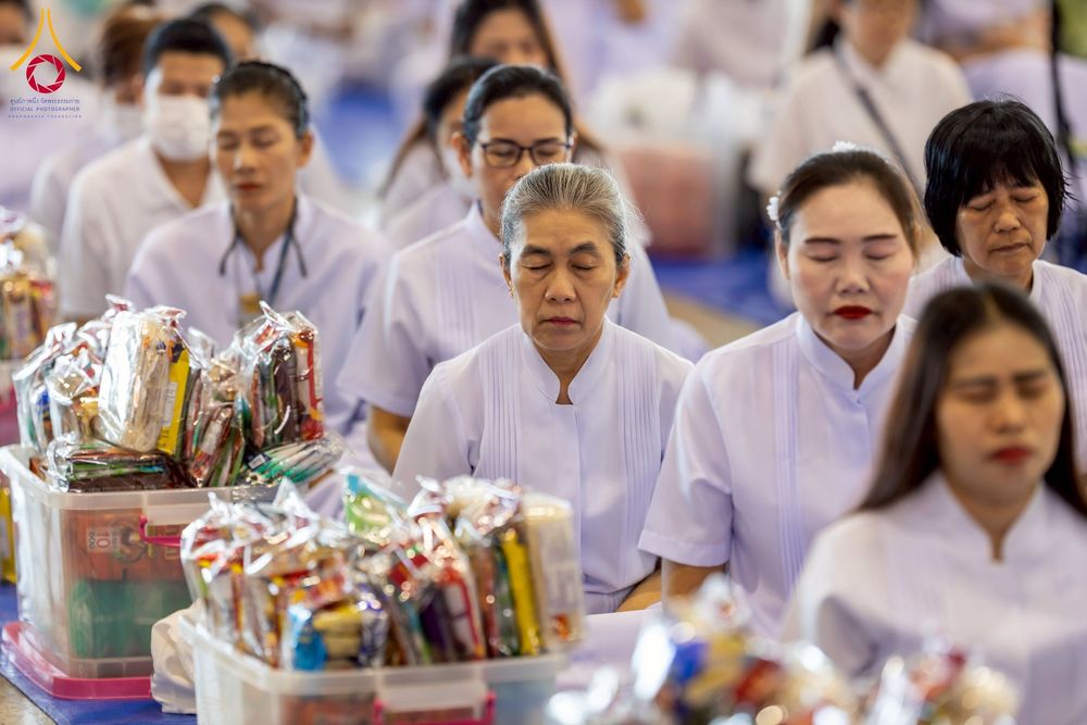 ภาพ No.256771:วันที่ 5 ตุลาคม พ.ศ. 2568 พิธีตักบาตร ข้าวสารอาหารแห้ง ณ บ้านแก้วเรือนทองคุณยายฯ สภาธรรมกายสากล วัดพระธรรมกาย