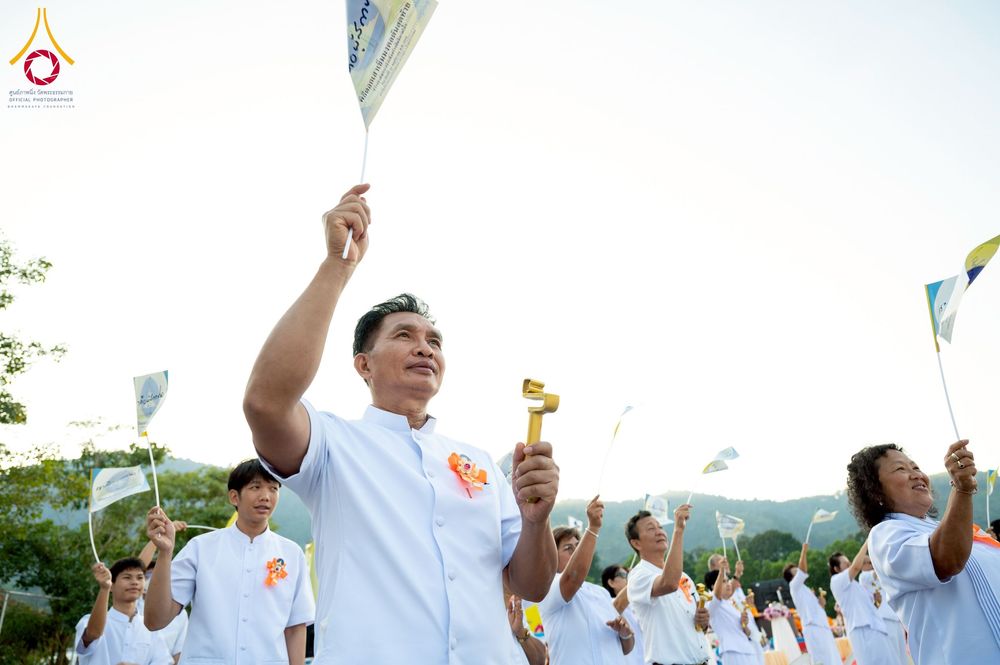 ภาพ No.275087:วันอาทิตย์ที่ 30 พฤศจิกายน พ.ศ. 2568 พิธีตอกเสาเข็ม "สร้างองค์พระเจดีย์เพื่อสร้างสันติภาพโลก" ต้นสุดท้าย ณ ศูนย์ปฏิบัติธรรมระยอง (บ้านช่องลม)