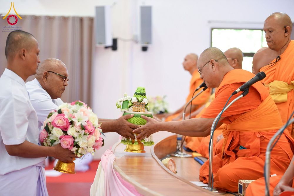 ภาพ No.278097:วันเสาร์ที่ 6 ธันวาคม พ.ศ. 2568 พิธีเวียนประทักษิณ ขอขมามอบผ้าไตร บรรพชาอุปสมบทหมู่ธรรมทายาท จำนวน 53 รูป โครงการอุปสมบทหมู่ รุ่นบูชาธรรมมหาปูชนียาจารย์ ประจำปี 2568 จังหวัดสระบุรี