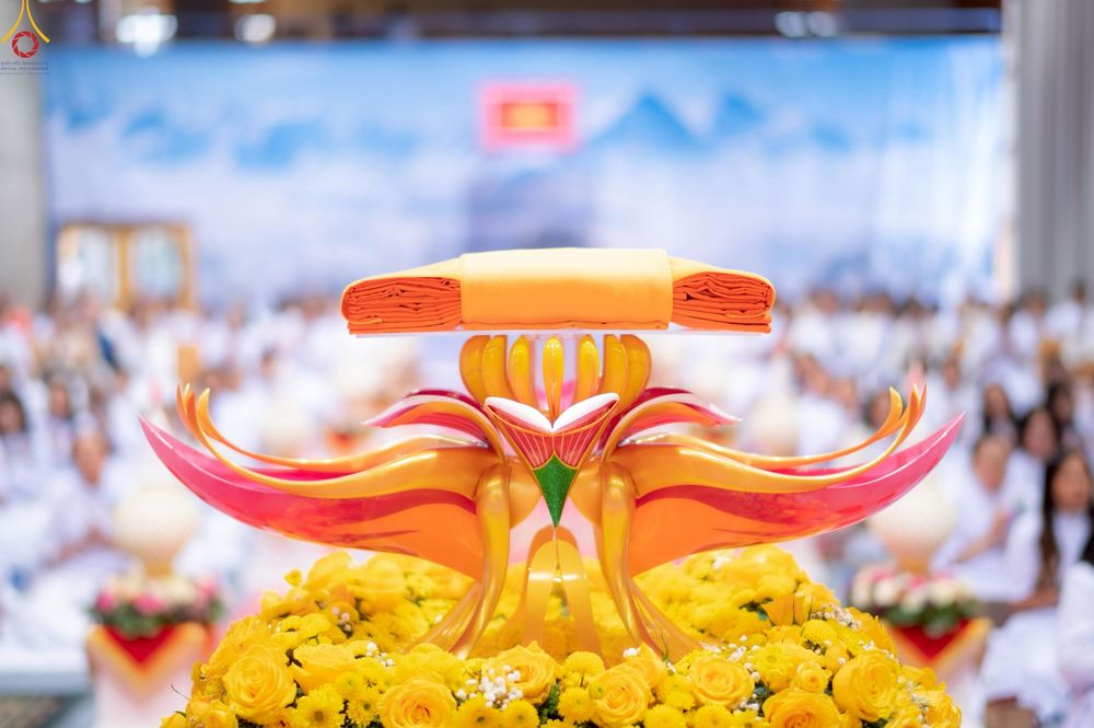 ภาพ No.256042:วันที่ 12 ตุลาคม พ.ศ. 2568 พิธีทอดกฐินวัดพระธรรมกายสวิตเซอร์แลนด์  ณ หอประชุมโรงเรียน Obergoldbach เมือง Bern ประเทศสวิตเซอร์แลนด์