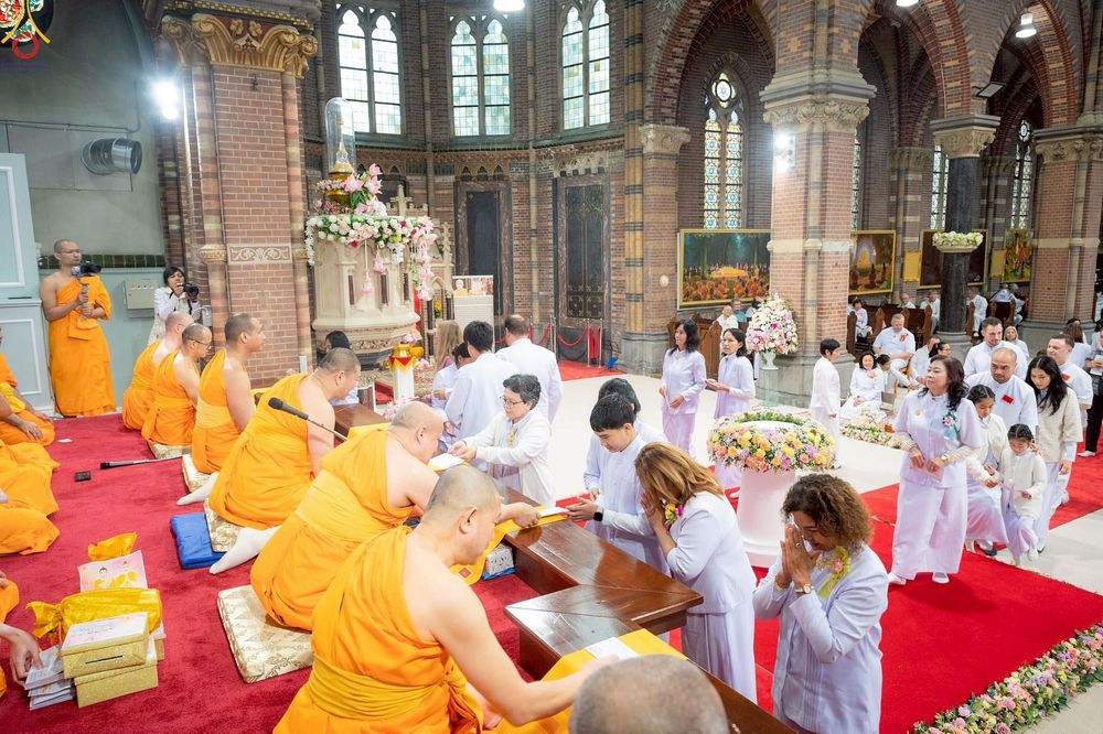 ภาพ No.271391:วันอาทิตย์ที่ 26 ตุลาคม พ.ศ. 2568 พิธีทอดกฐินสามัคคีวัดพระธรรมกายเนเธอร์แลนด์ กฐินเพื่อปฏิสังขรณ์ผนังรอบโบสถ์ อายุกว่า 135 ปี