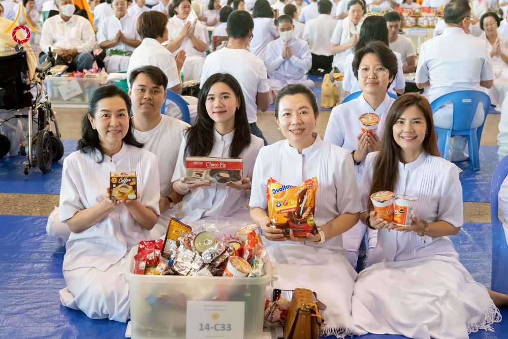 ภาพ No.276996:วันอาทิตย์ที่ 7 ธันวาคม พ.ศ. 2568 พิธีตักบาตรอาทิตย์ต้นเดือน ณ บ้านแก้วเรือนทองคุณยายฯ วัดพระธรรมกาย