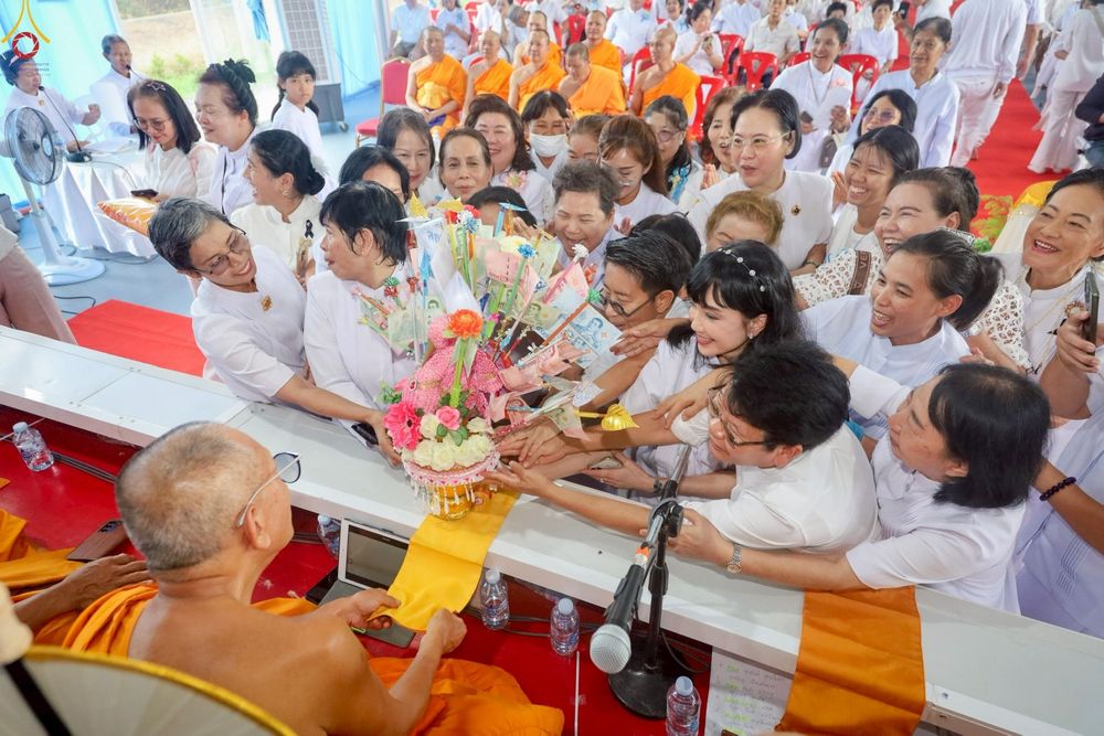 ภาพ No.272683:วันที่ 1 พฤศจิกายน พ.ศ. 2568 พิธีทอดกฐินสามัคคีทั่วไทย ณ วัดศรีวรรณวนาราม ต.คลองสาม อ.คลองหลวง จ.ปทุมธานี โดยคณะศิษยานุศิษย์ บูชาธรรม 81 ปี หลวงพ่อธัมมชโย