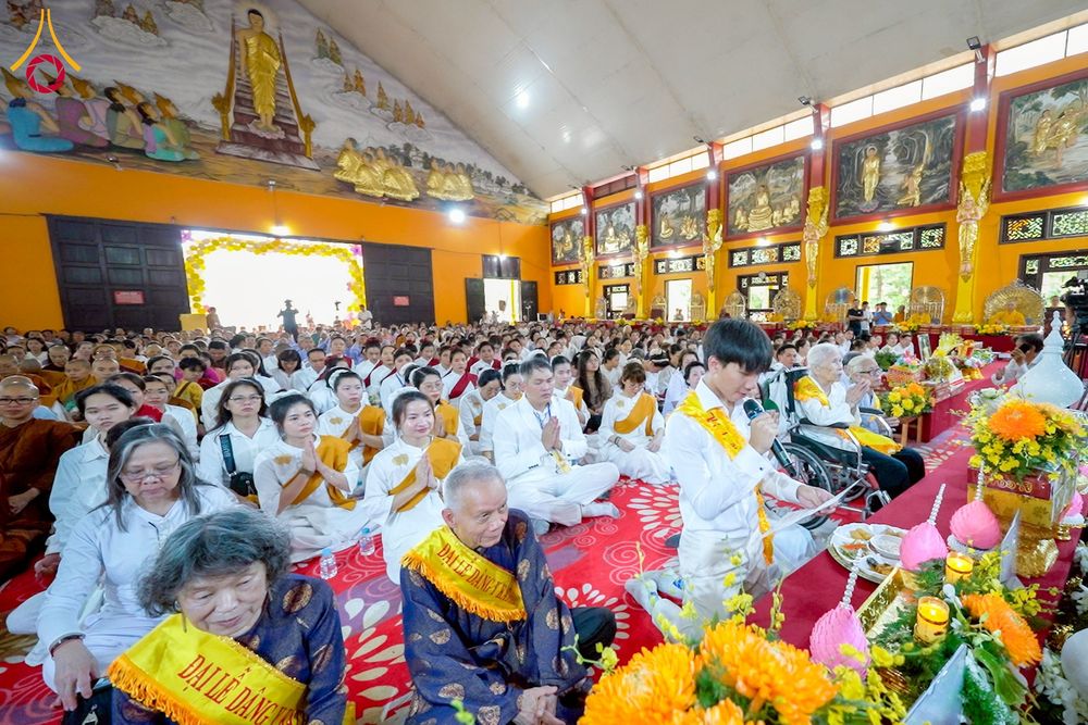 ภาพ No.274112:วันที่ 23 พฤศจิกายน พ.ศ. 2568 ประธานมูลนิธิธรรมกาย ถวายปัจจัยสมทบกฐินแด่ วัดเทียนเวียนเฟื้อกเซิน ศูนย์วิปัสสนาที่มีชื่อเสียง มากกว่า 50 ปีในเวียดนาม