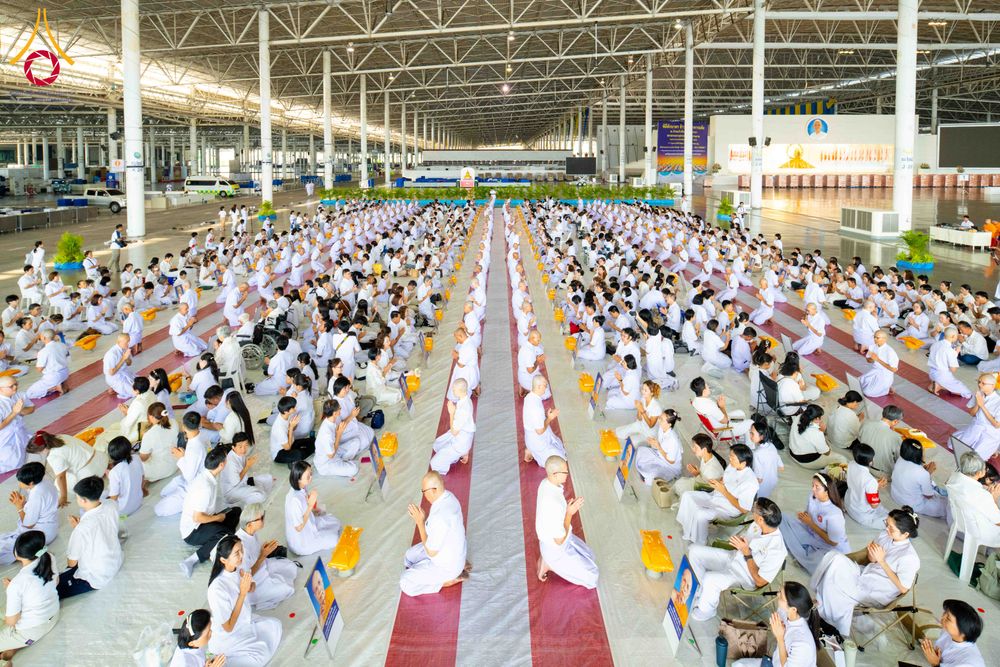 ภาพ No.321316:วันเสาร์ที่ 11 เมษายน พ.ศ.2569 พิธีขอขมาและมอบผ้าไตร โครงการอุปสมบทหมู่ บูชาธรรมหลวงพ่อธัมมชโย พ.ศ.2569 โครงการอุปสมบทหมู่ธรรมทายาท ระดับอุดมศึกษา รุ่น 53 (ภาคฤดูร้อน) ณ วัดพระธรรมกาย ปทุมธานี