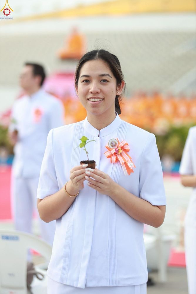 ภาพ No.252894:วันที่ 10 ตุลาคม พ.ศ. 2568 พิธีปลูกต้นทรัพย์บานชื่น ณ ลานธรรม วัดพระธรรมกาย