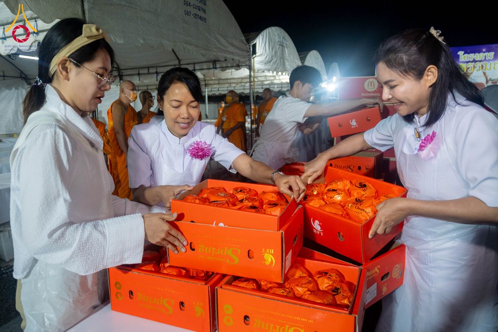 ภาพ No.296586:วันที่ 18 มกราคม พ.ศ. 2569 พิธีถวายภัตตาหารเป็นสังฆทาน แด่พระธรรมยาตรา ณ วัดโบสถ์บน ต.บางคูเวียง จ.นนทบุรี อนุสรณ์สถานลำดับที่ 4 สถานที่เกิดด้วยกายธรรม ในโครงการธรรมยาตรา กตัญญูบูชา มหาปูชนียาจารย์ พระมงคลเทพมุนี(สด จนฺทสโร) พระผู้ปราบมาร อนุสรณ์สถาน 7 แ