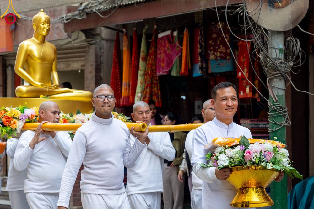 ภาพ No.313495:วันพฤหัสบดีที่ 12 มีนาคม พ.ศ. 2569 ขบวนแห่นาคธรรมทายาทในโครงการบรรพชาสามเณร 500 รูป  จาก นาคบาฮาล (Nagbahal) สู่จัตุรัสปาทัน (Patan Durbar Square) ประเทศเนปาล