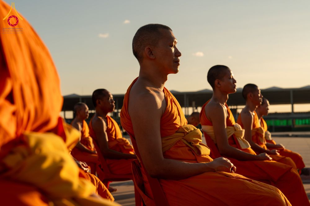 ภาพ No.285291:วันจันทร์ที่ 15 ธันวาคม พ.ศ.2568  บันทึกภาพหมู่ประวัติศาสตร์ โครงการบรรพชาอุปสมบทหมู่  รุ่นบูชาธรรมมหาปูชนียาจารย์ ประจำปี 2568 ณ ลานธรรมมหาธรรมกายเจดีย์ วัดพระธรรมกาย