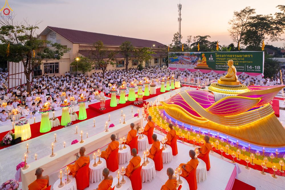 ภาพ No.297137:วันที่ 17 มกราคม พ.ศ. 2569 พิธีจุดประทีปถวายเป็นพุทธบูชา และบูชาธรรมมหาปูชนียาจารย์ (ภาพชุดที่ 2) ณ วัดโบสถ์บน ต.บางคูเวียง จ.นนทบุรี อนุสรณ์สถานลำดับที่ 4 สถานที่เกิดด้วยกายธรรม ในโครงการธรรมยาตรา กตัญญูบูชา มหาปูชนียาจารย์ พระมงคลเทพมุนี(สด จนฺทสโร) พร