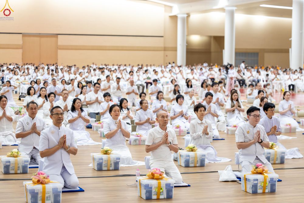 ภาพ No.280528:วันที่ 28 ธันวาคม พ.ศ.2568 พิธีถวายอุปกรณ์ทำความสะอาด ณ ห้องแก้วสารพัดนึก วัดพระธรรมกาย