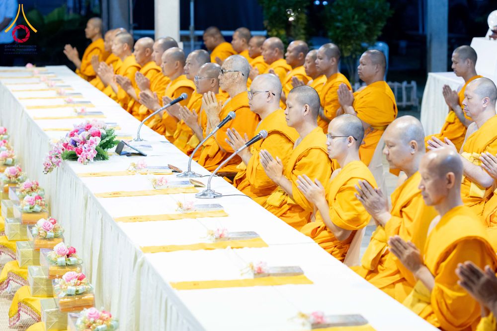 ภาพ No.288842:วันที่ 6 มกราคม พ.ศ. 2569 พิธีถวายภัตตาหารเป็นสังฆทาน แด่พระธรรมยาตรา ในโครงการธรรมยาตรา กตัญญูบูชา มหาปูชนียาจารย์ พระมงคลเทพมุนี(สด จนฺทสโร) พระผู้ปราบมาร อนุสรณ์สถาน 7 แห่ง ปีที่ 14 ณ อนุสรณ์สถานมหาวิหารพระมงคลเทพมุนี (โลตัสแลนด์) อ.สองพี่น้อง จ.สุพรร