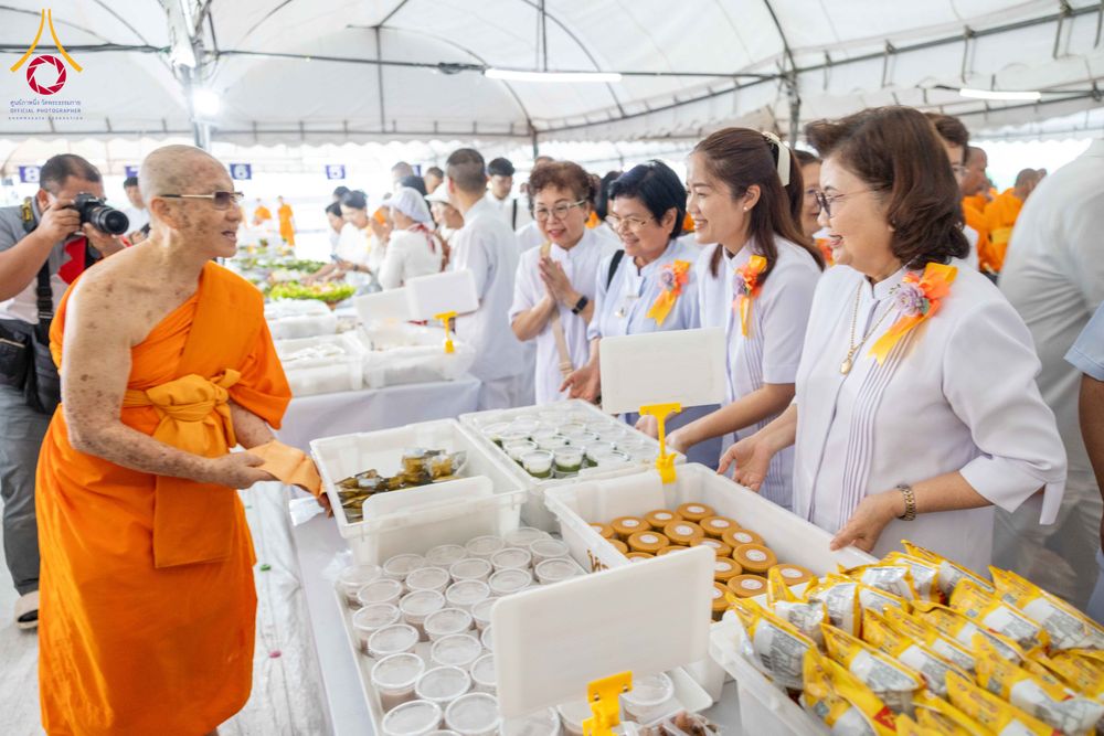 ภาพ No.298520:วันที่ 20 มกราคม พ.ศ. 2569 พิธีถวายภัตตาหารเป็นสังฆทาน แด่พระธรรมยาตรา ณ อนุสรณ์สถานบางปลา วัดบางปลา อำเภอบางเลน จังหวัดนครปฐม ในโครงการธรรมยาตรา กตัญญูบูชา มหาปูชนียาจารย์ พระมงคลเทพมุนี(สด จนฺทสโร) พระผู้ปราบมาร อนุสรณ์สถาน 7 แห่ง ปีที่ 14