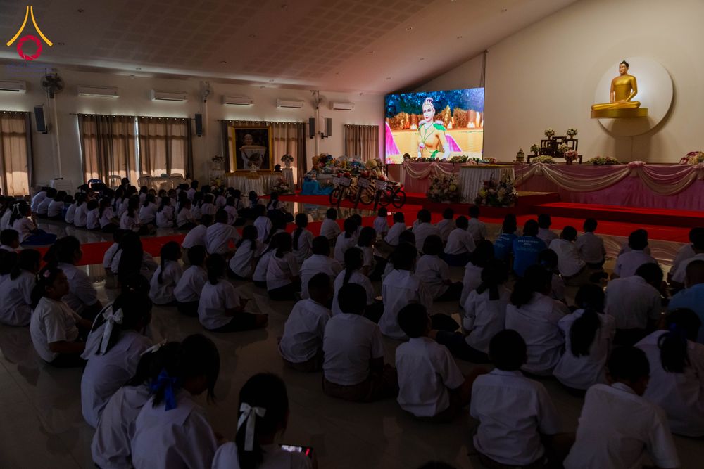 ภาพ No.282071:วันศุกร์ที่ 19 ธันวาคม พ.ศ. 2568 พิธีมอบโล่และใบประกาศเกียรติคุณ โครงการเจริญพระพุทธมนต์ธัมมจักกัปปวัตตนสูตร และวันรวมพลังเด็กดีV-Star ดาวแห่งความดี ผู้นำฟื้นฟูศีลธรรมโลกจังหวัดสระบุรี ณ ศูนย์ปฏิบัติธรรมสระบุรี