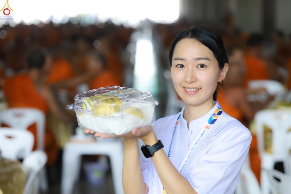 ภาพ No.325831:วันที่ 22 เมษายน พ.ศ.2569(วันคุ้มครองโลก) งานถวายมหาสังฆทาน 40,000 กว่าวัดทั่วประเทศ เจ้าหน้าที่ สาธุชน ร่วมใจจัดเตรียมภัตตาหารเพล (ชุด 2)