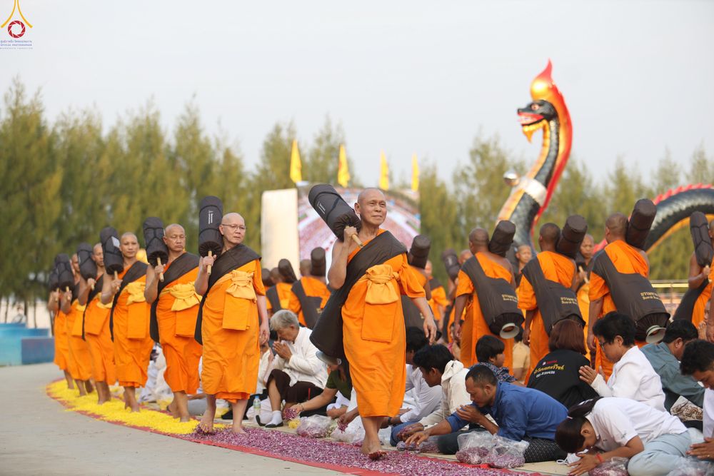 ภาพ No.299662:วันที่ 18 มกราคม พ.ศ. 2569 พิธีต้อนรับพระธรรมยาตรา (ภาพชุดที่ 2) ณ อนุสรณ์สถานลำดับที่ 5  สถานที่เผยแผ่วิชชาธรรมกายครั้งแรก อนุสรณ์สถานบางปลา วัดบางปลา อำเภอบางเลน จังหวัดนครปฐม ในโครงการธรรมยาตรา กตัญญูบูชา มหาปูชนียาจารย์ พระมงคลเทพมุนี(สด จนฺทสโร) พระ