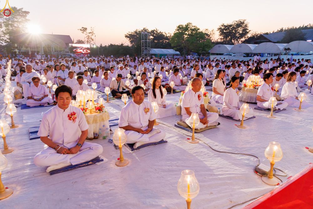 ภาพ No.294075:วันที่ 13 มกราคม พ.ศ. 2569 พิธีจุดประทีปถวายเป็นพุทธบูชา และบูชาธรรมมหาปูชนียาจารย์  (ภาพชุดที่ 2) ณ วัดสองพี่น้อง ต.ต้นตาล อ.สองพี่น้อง จ.สุพรรณบุรี ในโครงการธรรมยาตรา กตัญญูบูชา มหาปูชนียาจารย์ พระมงคลเทพมุนี(สด จนฺทสโร) พระผู้ปราบมาร อนุสรณ์สถาน 7 แห่