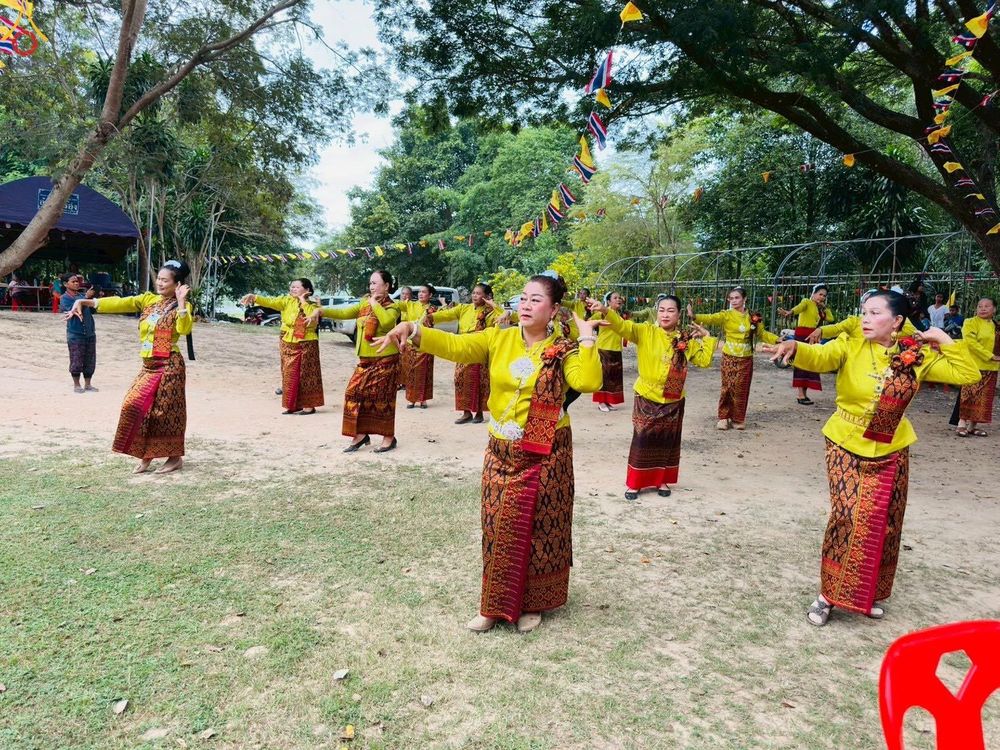 ภาพ No.282005:วันที่ 2 พฤศจิกายน พ.ศ. 2568 พิธีทอดกฐินสามัคคีทั่วไทย 30,000 วัด  โดยคณะศิษยานุศิษย์ บูชาธรรม 81 ปี  หลวงพ่อธัมมชโย ณ วัดมงคลเทพาราม (วัดปากน้ำ) อ.หาดใหญ่ จ.สงขลา