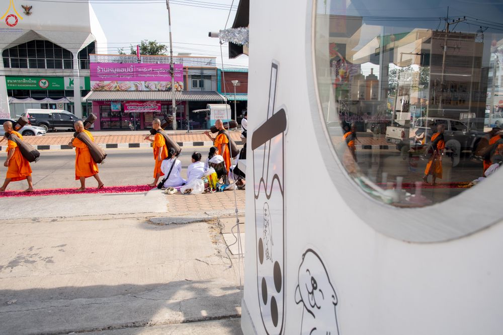 ภาพ No.287763:วันที่ 3 มกราคม พ.ศ. 2569 พิธีต้อนรับพระธรรมยาตรา ครั้งที่ 2 (ภาพชุดที่ 2) ในโครงการธรรมยาตรา กตัญญูบูชา มหาปูชนียาจารย์ พระมงคลเทพมุนี(สด จนฺทสโร) พระผู้ปราบมาร อนุสรณ์สถาน 7 แห่ง ปีที่ 14 ณ อนุสรณ์สถานมหาวิหารพระมงคลเทพมุนี (โลตัสแลนด์) อ.สองพี่น้อง จ.