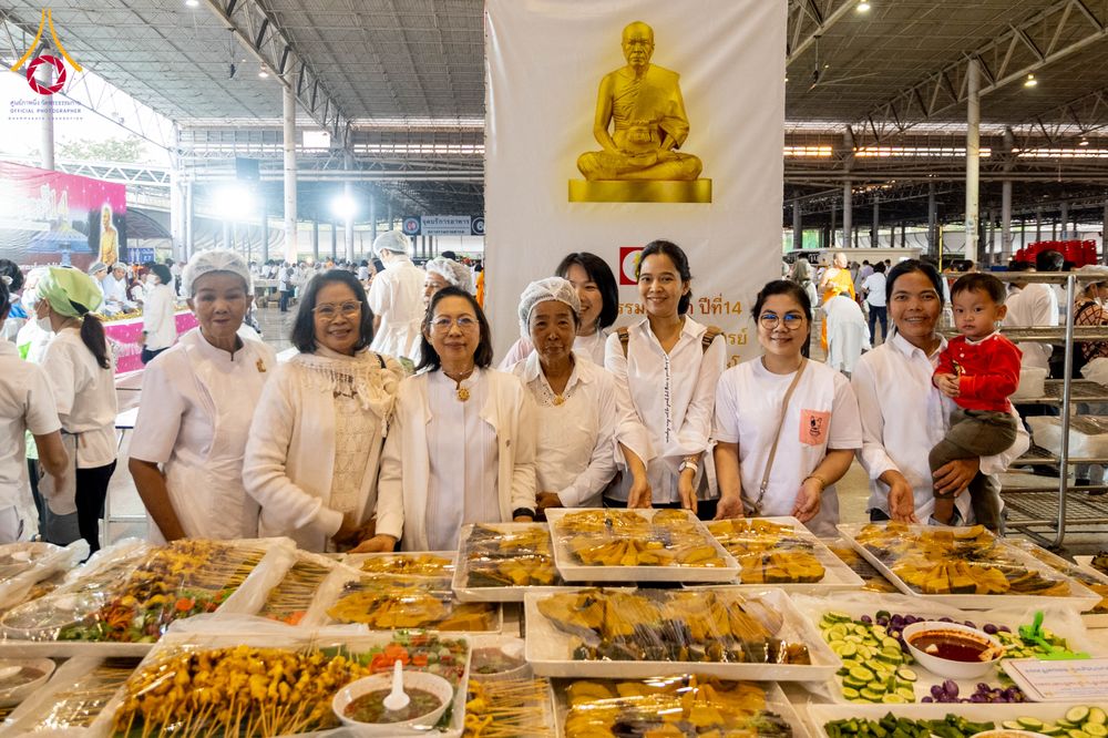 ภาพ No.303209:วันที่ 26 มกราคม พ.ศ. 2569 พิธีถวายภัตตาหารเป็นสังฆทาน แด่พระธรรมยาตรา ณ วัดพระธรรมกาย  จังหวัดปทุมธานี ในโครงการธรรมยาตรา กตัญญูบูชา มหาปูชนียาจารย์ พระมงคลเทพมุนี(สด จนฺทสโร) พระผู้ปราบมาร อนุสรณ์สถาน 7 แห่ง ปีที่ 14