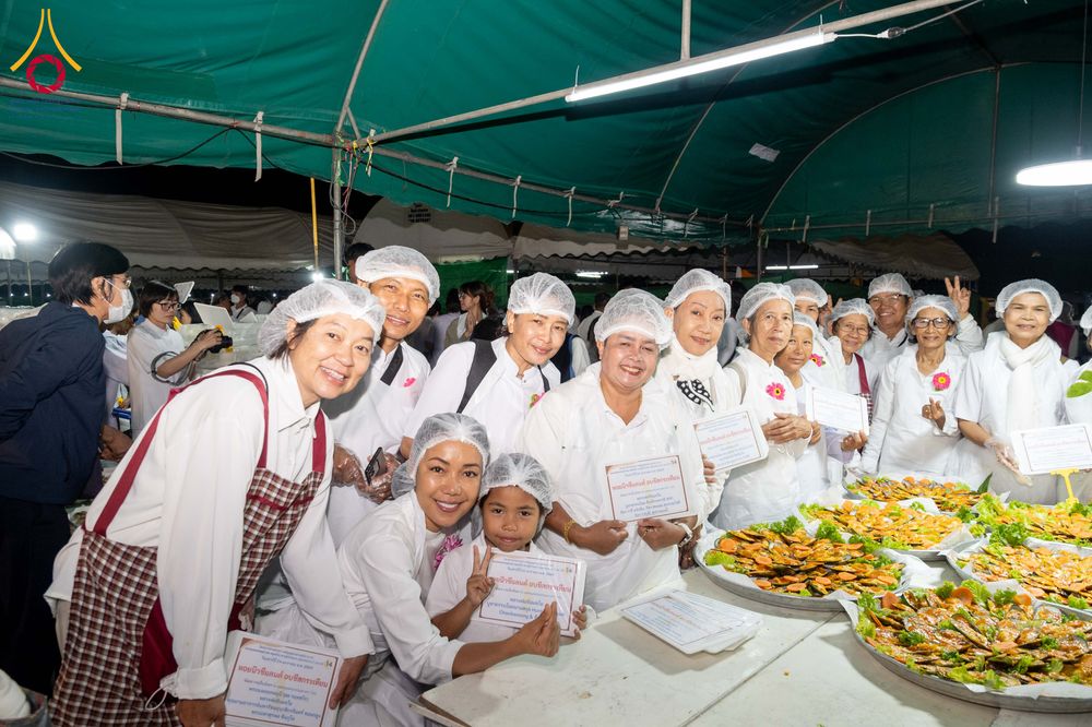 ภาพ No.301724:วันที่ 24 มกราคม พ.ศ. 2569 พิธีถวายภัตตาหารเป็นสังฆทาน แด่พระธรรมยาตรา ณ อนุสรณ์สถานบางปลา วัดบางปลา อำเภอบางเลน จังหวัดนครปฐม ในโครงการธรรมยาตรา กตัญญูบูชา มหาปูชนียาจารย์ พระมงคลเทพมุนี(สด จนฺทสโร) พระผู้ปราบมาร อนุสรณ์สถาน 7 แห่ง ปีที่ 14