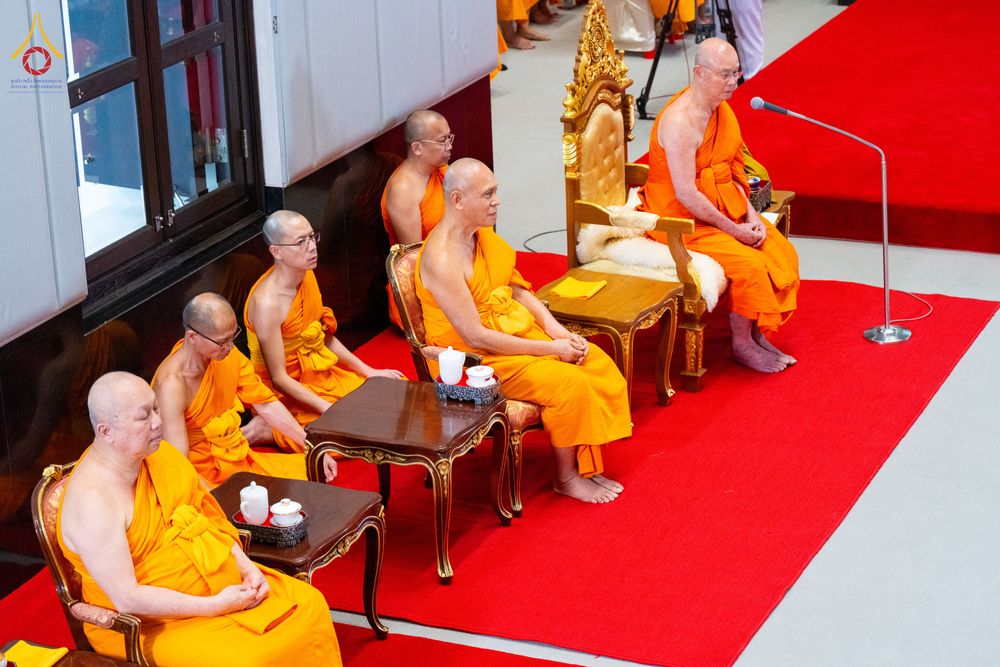 ภาพ No.332358:วันเสาร์ที่ 6 มิถุนายน พ.ศ.2569 พิธีต้อนรับสัญญาบัตร พัดยศ พระราชภาวนาวชิรวิเทศ วิ. ณ อุโบสถพระไตรปิฏก วัดพระธรรมกาย