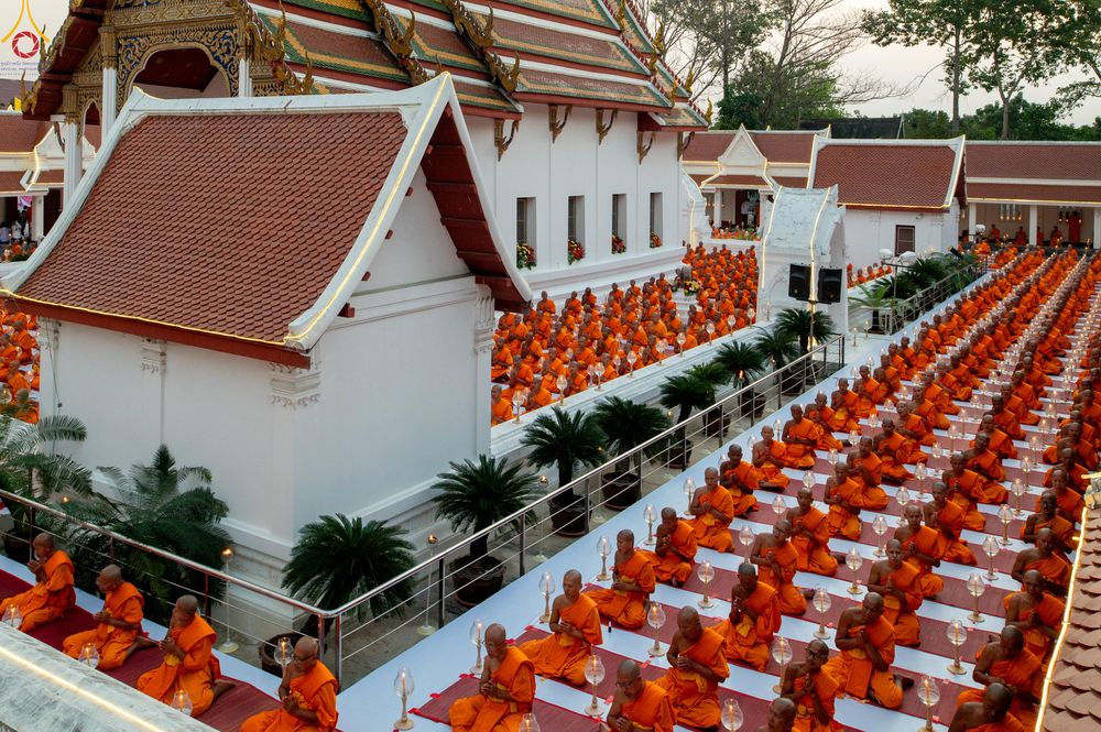 ภาพ No.297098:วันที่ 17 มกราคม พ.ศ. 2569 พิธีจุดประทีปถวายเป็นพุทธบูชา และบูชาธรรมมหาปูชนียาจารย์ (ภาพชุดที่ 2) ณ วัดโบสถ์บน ต.บางคูเวียง จ.นนทบุรี อนุสรณ์สถานลำดับที่ 4 สถานที่เกิดด้วยกายธรรม ในโครงการธรรมยาตรา กตัญญูบูชา มหาปูชนียาจารย์ พระมงคลเทพมุนี(สด จนฺทสโร) พร