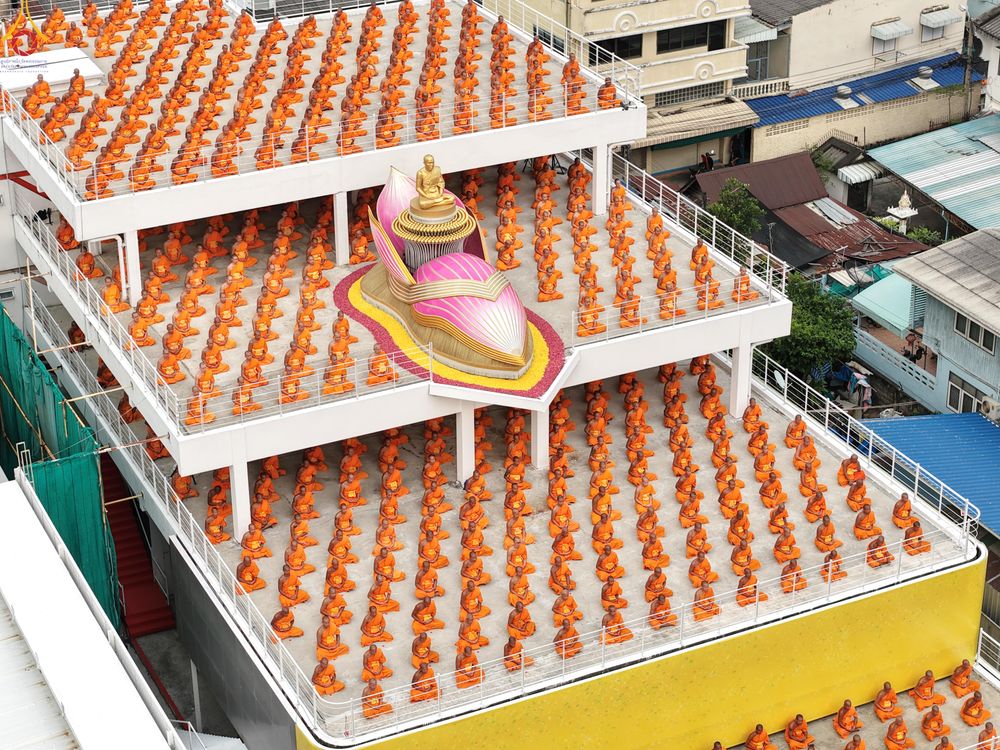 ภาพ No.300013:วันที่ 22 มกราคม พ.ศ.2569 พระธรรมยาตราปฏิบัติธรรม และถ่ายภาพหมู่ประวัติศาสตร์ ณ อาคารธรรมยาตรา กตัญญูบูชามหาปูชนียาจารย์  ตรงข้ามวัดปากน้ำภาษีเจริญ จ.กรุงเทพมหานคร ในโครงการธรรมยาตรา กตัญญูบูชา มหาปูชนียาจารย์ พระมงคลเทพมุนี(สด จนฺทสโร) พระผู้ปราบมาร อนุ