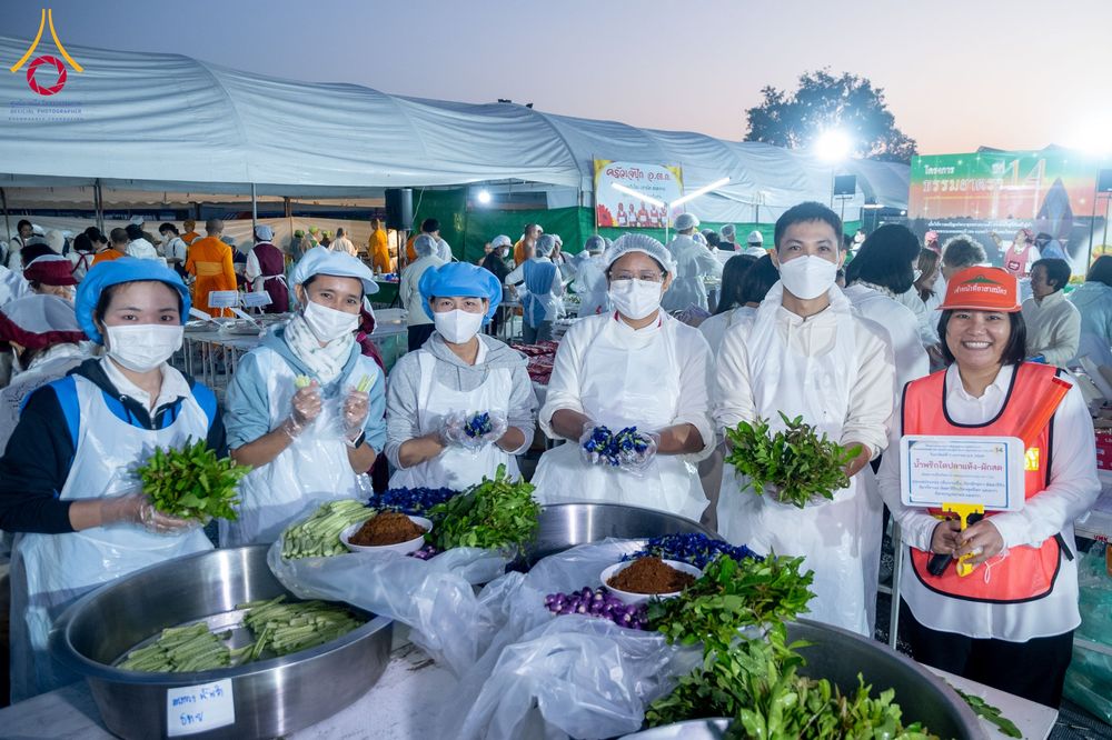 ภาพ No.292253:วันที่ 11 มกราคม พ.ศ. 2569 พิธีถวายภัตตาหารเป็นสังฆทาน แด่พระธรรมยาตรา ในโครงการธรรมยาตรา กตัญญูบูชา มหาปูชนียาจารย์ พระมงคลเทพมุนี(สด จนฺทสโร) พระผู้ปราบมาร อนุสรณ์สถาน 7 แห่ง ปีที่ 14 ณ  อนุสรณ์สถานลำดับที่ 2  สถานที่ตั้งมโนปณิธานบวชตลอดชีวิต อนุสรณ์สถ