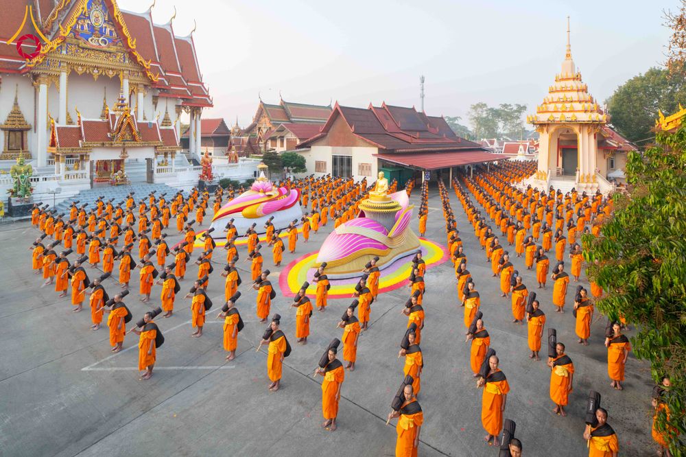 ภาพ No.297373:วันที่ 15 มกราคม พ.ศ.2569 พระธรรมยาตราปฏิบัติธรรมและถ่ายภาพหมู่ประวัติศาสตร์ อนุสรณ์สถานลำดับที่ 4 สถานที่เกิดด้วยกายธรรม  ณ วัดโบสถ์บน ต.บางคูเวียง จ.นนทบุรี ในโครงการธรรมยาตรา กตัญญูบูชา มหาปูชนียาจารย์ พระมงคลเทพมุนี(สด จนฺทสโร) พระผู้ปราบมาร อนุสรณ์ส