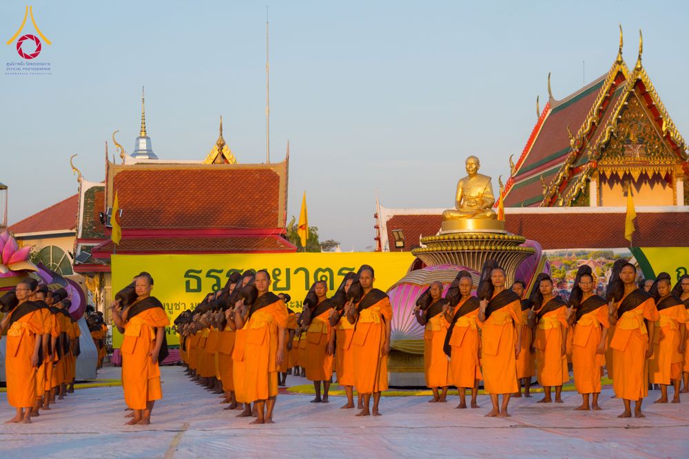 ภาพ No.294689:วันอาทิตย์ที่ 14 ธันวาคม พ.ศ.2568 พระธรรมยาตราปฏิบัติธรรมและถ่ายภาพหมู่ประวัติศาสตร์ ณ วัดสองพี่น้อง ต.ต้นตาล อ.สองพี่น้อง จ.สุพรรณบุรี ในโครงการธรรมยาตรา กตัญญูบูชา มหาปูชนียาจารย์ พระมงคลเทพมุนี(สด จนฺทสโร) พระผู้ปราบมาร อนุสรณ์สถาน 7 แห่ง ปีที่ 14