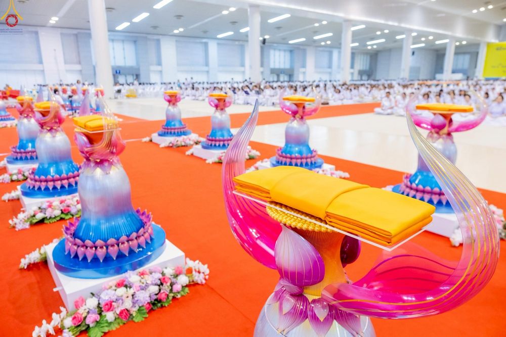 ภาพ No.244100:วันอาทิตย์ที่ 7 กันยายน พ.ศ. 2568 พิธีทอดผ้าป่าสมทบกฐินวัดพระธรรมกาย และสมทบกฐิน 30,000 วัดทั่วไทย ครั้งที่ 2 ณ ห้องแก้วสารพัดนึก 1 วัดพระธรรมกาย