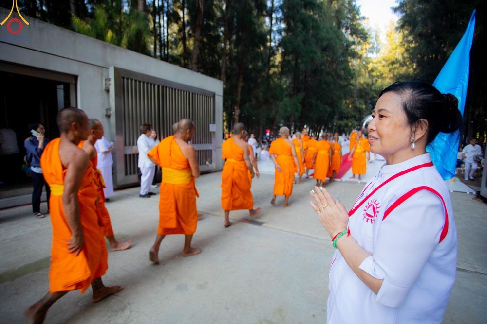 ภาพ No.198895:V.50 สารพัดV สารพัดดี ที่ธรรมยาตรา ในโครงการธรรมยาตรา กตัญญูบูชา มหาปูชนียาจารย์ พระมงคลเทพมุนี(สด จนฺทสโร) พระผู้ปราบมาร อนุสรณ์สถาน 7 แห่ง ปีที่ 13 ระหว่างวันที่ 2-31 มกราคม พ.ศ. 2568