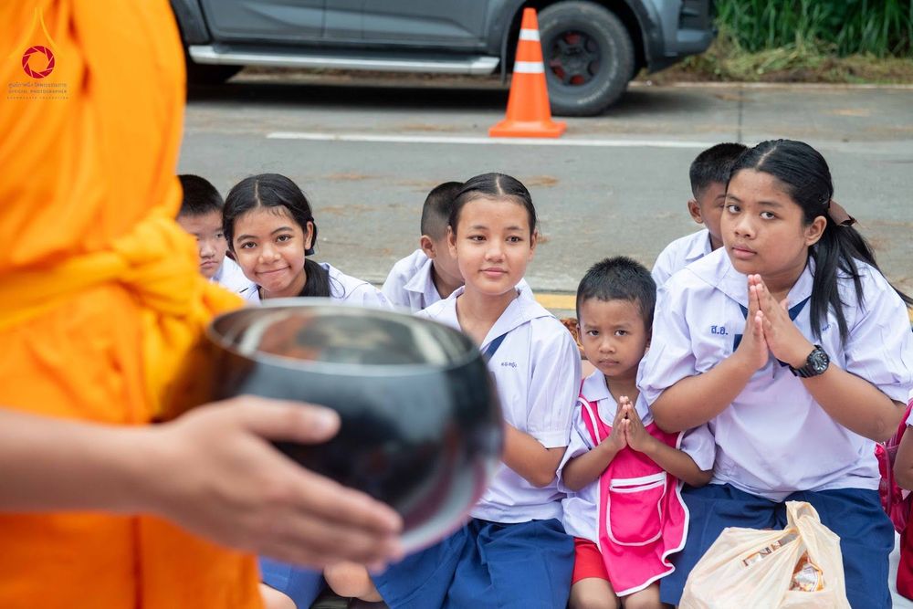 ภาพ No.350028:วันที่ 17 กันยายน พ.ศ. 2569 พิธีตักบาตรเข้าพรรษา 109 รูป ถวายเป็นพระราชกุศลสมเด็จพระบรมราชชนนีพันปีหลวง  ณ โรงเรียนสังข์อ่ำวิทยา อำเภอคลองหลวง จังหวัดปทุมธานี