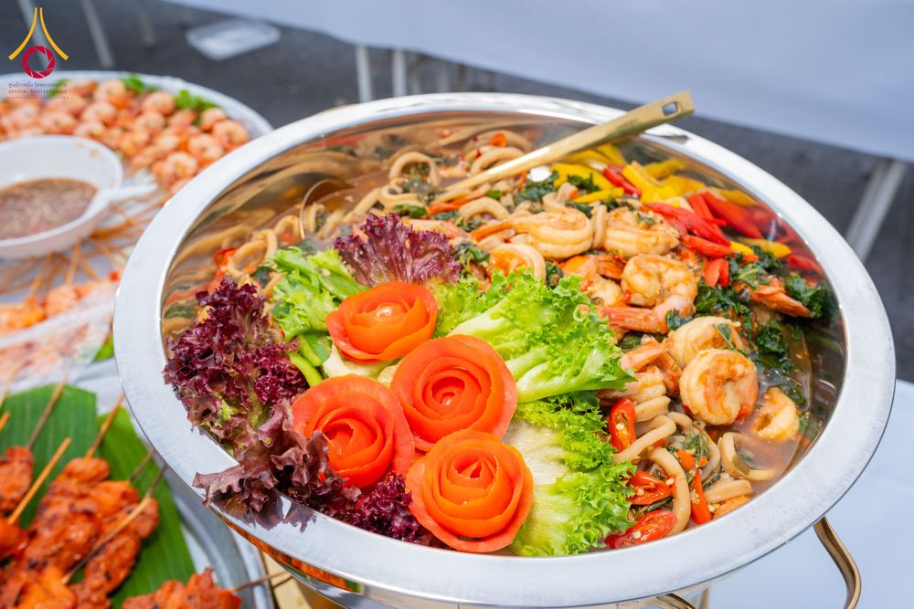 ภาพ No.293550:วันที่ 13 มกราคม พ.ศ. 2569 พิธีถวายภัตตาหารเป็นสังฆทาน แด่พระธรรมยาตรา ณ อนุสรณ์สถานมหาวิหารพระมงคลเทพมุนี (โลตัสแลนด์) อ.สองพี่น้อง จ.สุพรรณบุรี ในโครงการธรรมยาตรา กตัญญูบูชา มหาปูชนียาจารย์ พระมงคลเทพมุนี(สด จนฺทสโร) พระผู้ปราบมาร อนุสรณ์สถาน 7 แห่ง ปี