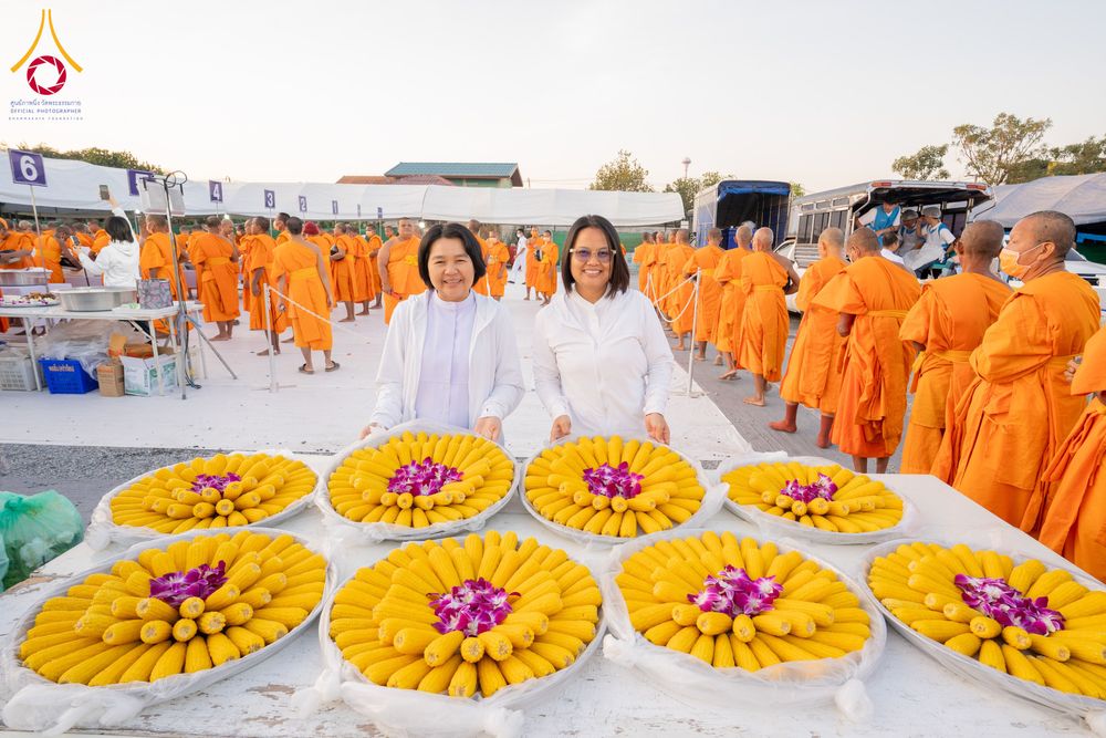 ภาพ No.290838:วันที่ 9 มกราคม พ.ศ. 2569 พิธีถวายภัตตาหารเป็นสังฆทาน แด่พระธรรมยาตรา ณ อนุสรณ์สถานคลองบางนางแท่น อ.สามพราน จ.นครปฐม ในโครงการธรรมยาตรา กตัญญูบูชา มหาปูชนียาจารย์ พระมงคลเทพมุนี(สด จนฺทสโร) พระผู้ปราบมาร อนุสรณ์สถาน 7 แห่ง ปีที่ 14