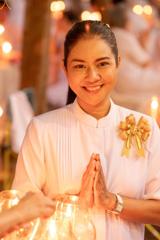 ภาพ No.290167:วันที่ 6 มกราคม พ.ศ. 2569 พิธีจุดประทีปถวายเป็นพุทธบูชา และบูชาธรรมมหาปูชนียาจารย์ (ภาพชุดที่ 2) ณ อนุสรณ์สถานมหาวิหารพระมงคลเทพมุนี (โลตัสแลนด์) อ.สองพี่น้อง จ.สุพรรณบุรี ในโครงการธรรมยาตรา กตัญญูบูชา มหาปูชนียาจารย์ พระมงคลเทพมุนี(สด จนฺทสโร) พระผู้ปรา