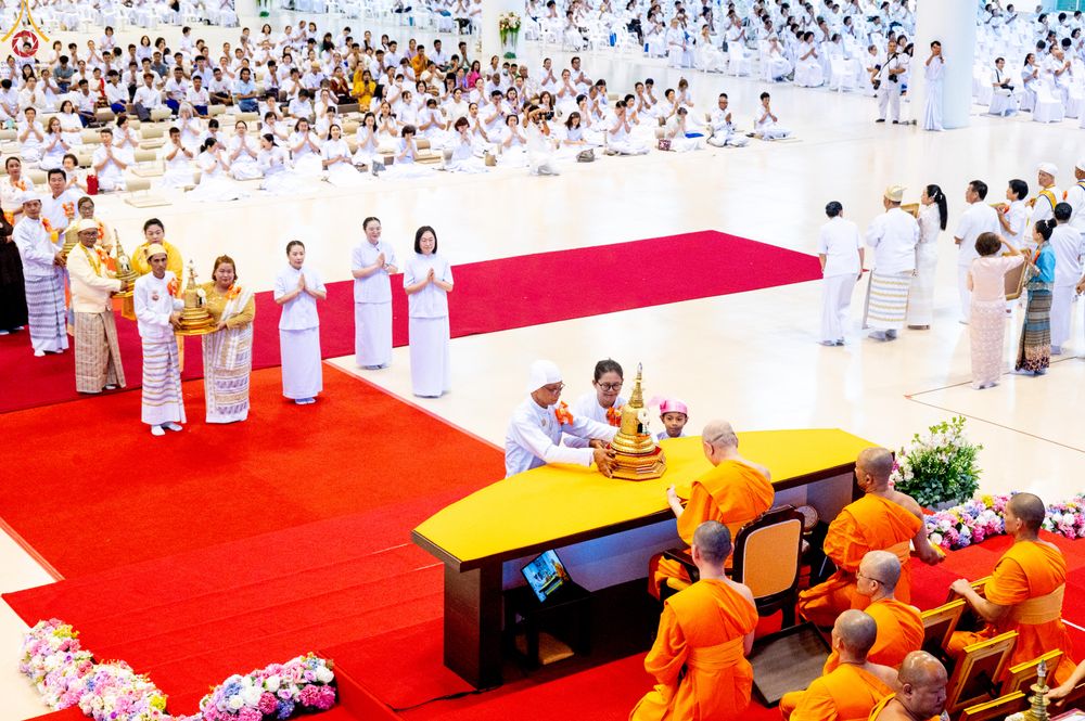 ภาพ No.327770:วันที่ 3 พฤษภาคม พ.ศ.2569 พิธีรับมอบพระบรมสารีริกธาตุ จากสาธารณรัฐแห่งสหภาพเมียนมา ณ ห้องแก้วสารพัดนึก วัดพระธรรมกาย