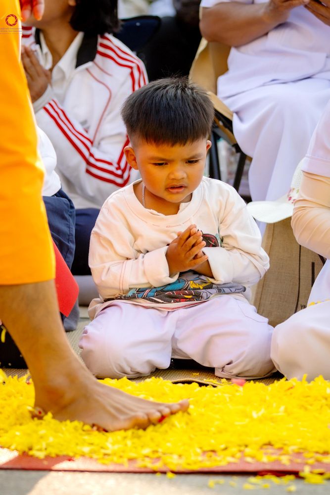 ภาพ No.295132:วันที่ 14 มกราคม พ.ศ. 2569 พิธีต้อนรับพระธรรมยาตรา อนุสรณ์สถานลำดับที่ 4  สถานที่เกิดด้วยกายธรรม ณ วัดโบสถ์บน ต.บางคูเวียง จ.นนทบุรี ในโครงการธรรมยาตรา กตัญญูบูชา มหาปูชนียาจารย์ พระมงคลเทพมุนี(สด จนฺทสโร) พระผู้ปราบมาร อนุสรณ์สถาน 7 แห่ง ปีที่ 14