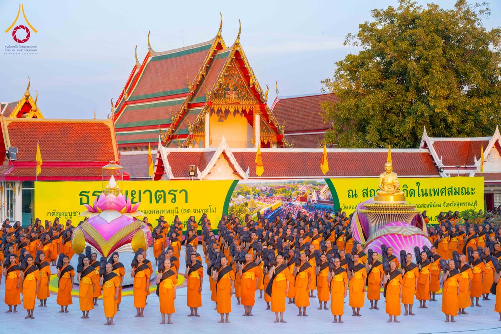 ภาพ No.294653:วันอาทิตย์ที่ 14 ธันวาคม พ.ศ.2568 พระธรรมยาตราปฏิบัติธรรมและถ่ายภาพหมู่ประวัติศาสตร์ ณ วัดสองพี่น้อง ต.ต้นตาล อ.สองพี่น้อง จ.สุพรรณบุรี ในโครงการธรรมยาตรา กตัญญูบูชา มหาปูชนียาจารย์ พระมงคลเทพมุนี(สด จนฺทสโร) พระผู้ปราบมาร อนุสรณ์สถาน 7 แห่ง ปีที่ 14