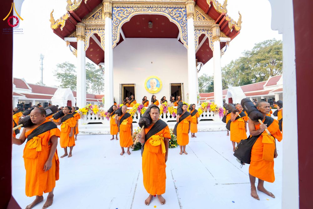 ภาพ No.297337:วันที่ 15 มกราคม พ.ศ.2569 พระธรรมยาตราปฏิบัติธรรมและถ่ายภาพหมู่ประวัติศาสตร์ อนุสรณ์สถานลำดับที่ 4 สถานที่เกิดด้วยกายธรรม  ณ วัดโบสถ์บน ต.บางคูเวียง จ.นนทบุรี ในโครงการธรรมยาตรา กตัญญูบูชา มหาปูชนียาจารย์ พระมงคลเทพมุนี(สด จนฺทสโร) พระผู้ปราบมาร อนุสรณ์ส