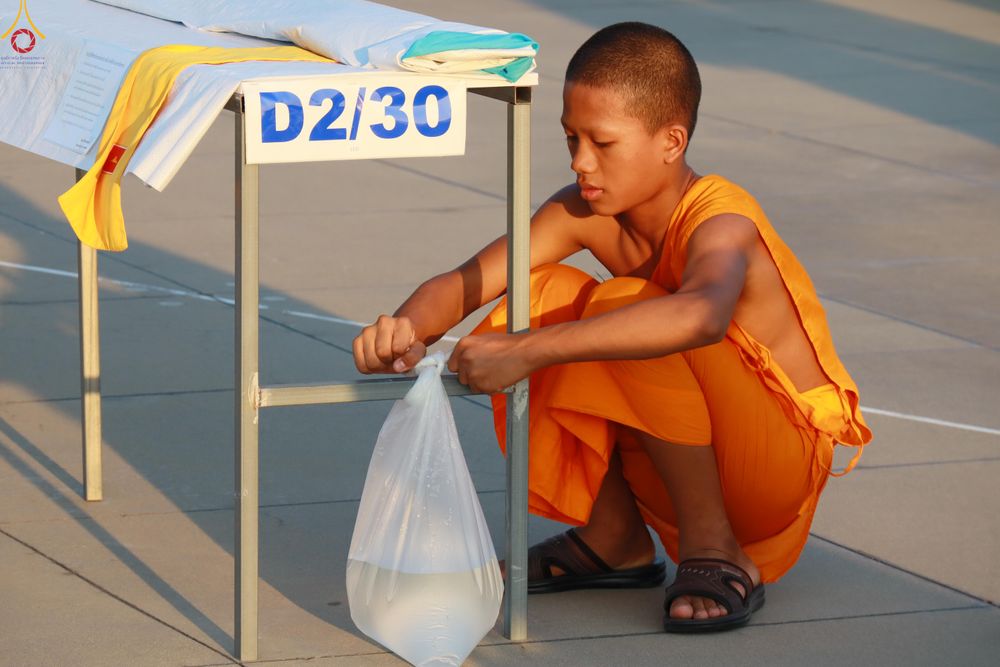 ภาพ No.321527:วันที่ 9-10 เมษายน พ.ศ.2569 การเตรียมงาน มัดถุงน้ำ ถ่วงขาโต๊ะไทยธรรม เพื่องานถวายมหาสังฆทาน 40,000 กว่าวัดทั่วประเทศ วันคุ้มครองโลก 22 เมษายน พ.ศ.2569 วัดพระธรรมกาย