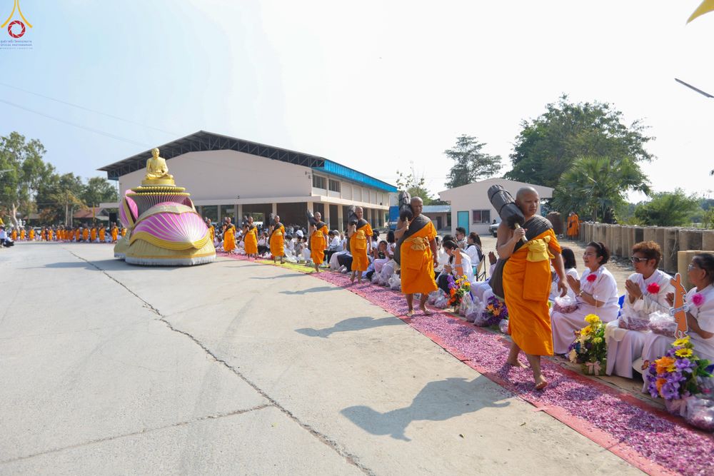 ภาพ No.299373:วันที่ 18 มกราคม พ.ศ. 2569 พิธีต้อนรับพระธรรมยาตรา ณ อนุสรณ์สถานลำดับที่ 5 สถานที่เผยแผ่วิชชาธรรมกายครั้งแรก อนุสรณ์สถานบางปลา วัดบางปลา อำเภอบางเลน จังหวัดนครปฐม ในโครงการธรรมยาตรา กตัญญูบูชา มหาปูชนียาจารย์ พระมงคลเทพมุนี(สด จนฺทสโร) พระผู้ปราบมาร อนุส