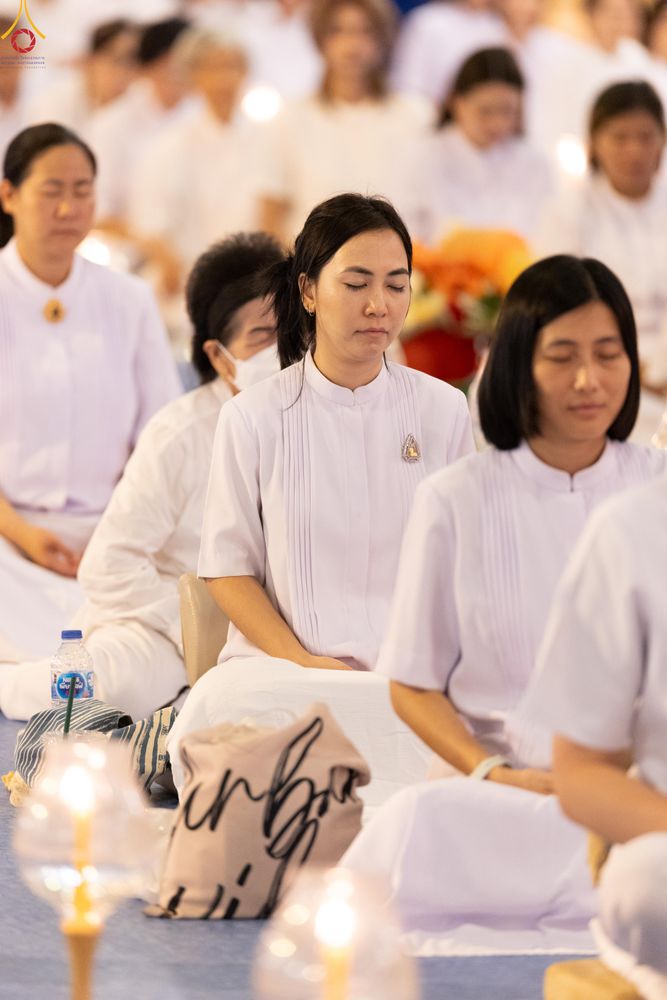 ภาพ No.331059:วันวิสาขบูชา อาทิตย์ที่ 31 พฤษภาคม พ.ศ.2569 พิธีจุดวิสาขประทีป , พิธีเวียนประทักษิณ  รอบพระมหาธรรมกายเจดีย์  และพิธีฉลองชัยสวดมนต์บทธัมมจักกัปปวัตนสูตร  ครบ 8,415,000,000 จบ ณ วัดพระธรรมกาย