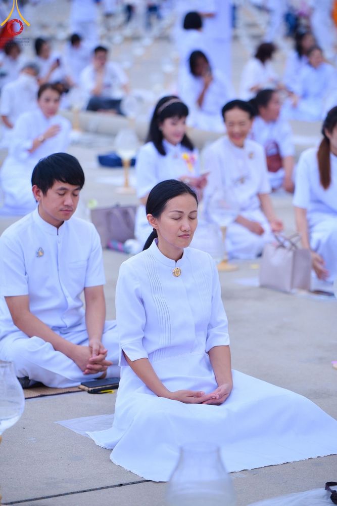 ภาพ No.137399:พิธีจุดวิสาขประทีป พิธีเวียนประทักษิณ ในวันวิสาขบูชา พุธที่ 22 พฤษภาคม พ.ศ. 2567 